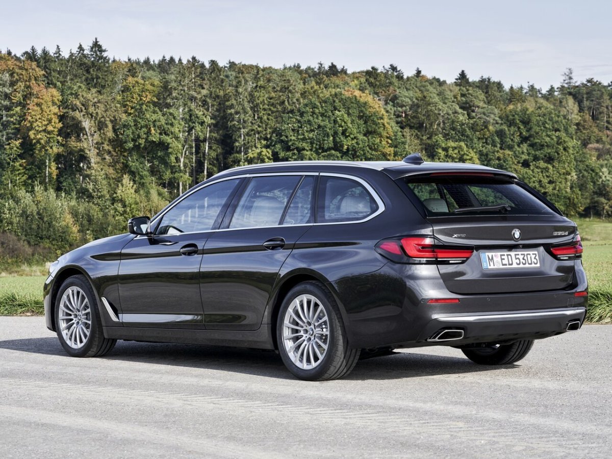 BMW 5 Series Touring 2021