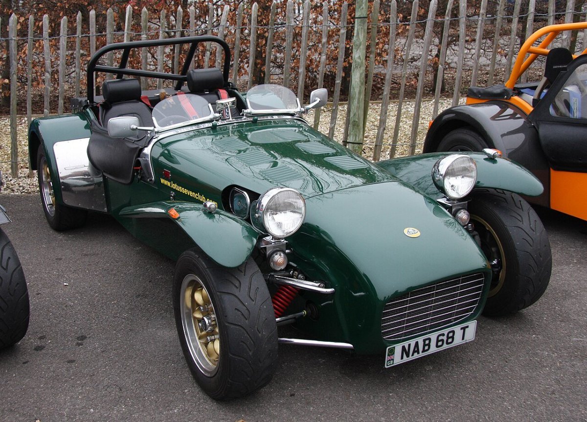 Машина Лотус 7