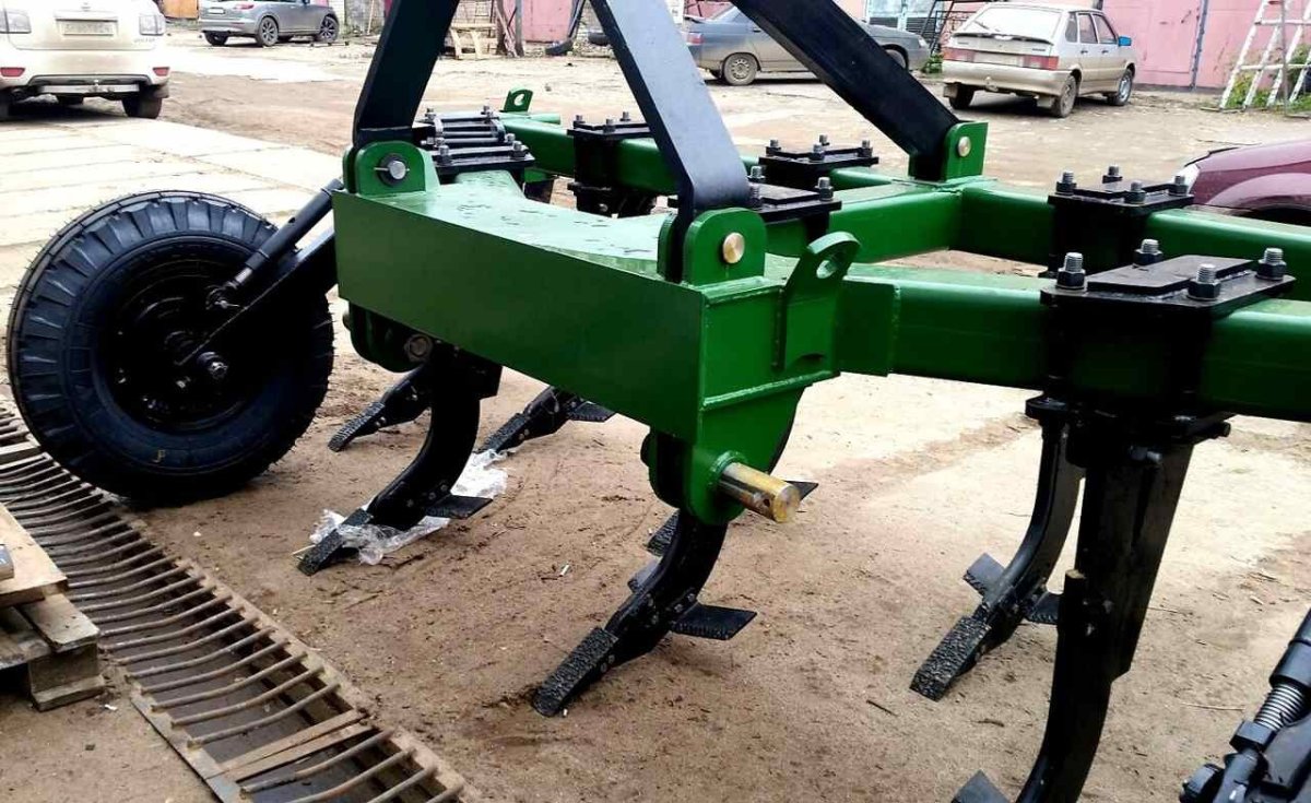 Чизельный плуг для МТЗ 82