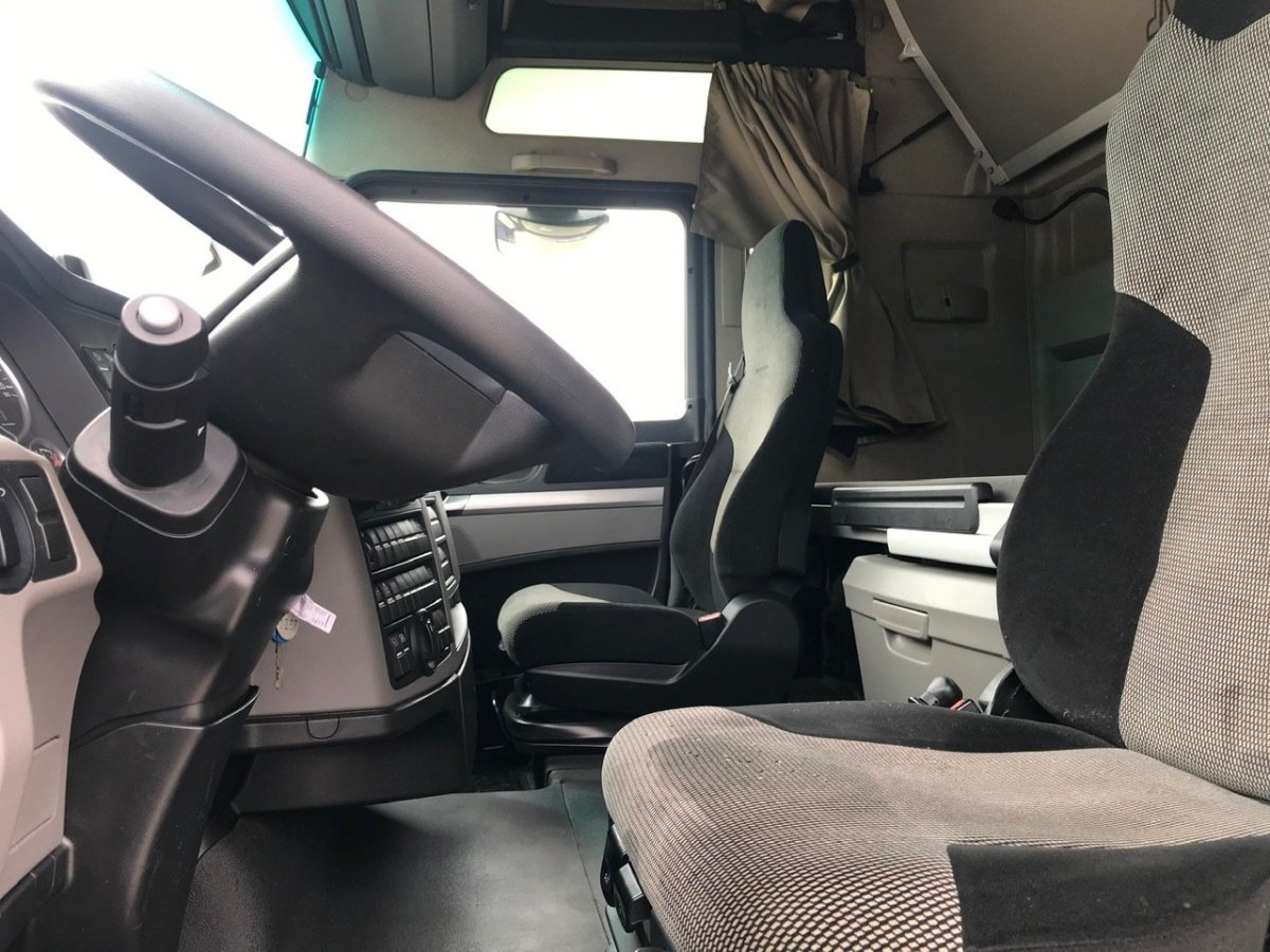 Стол в кабину man TGX