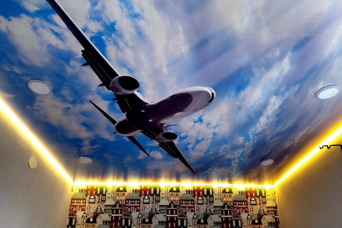 Натяжной потолок с картинкой самолет