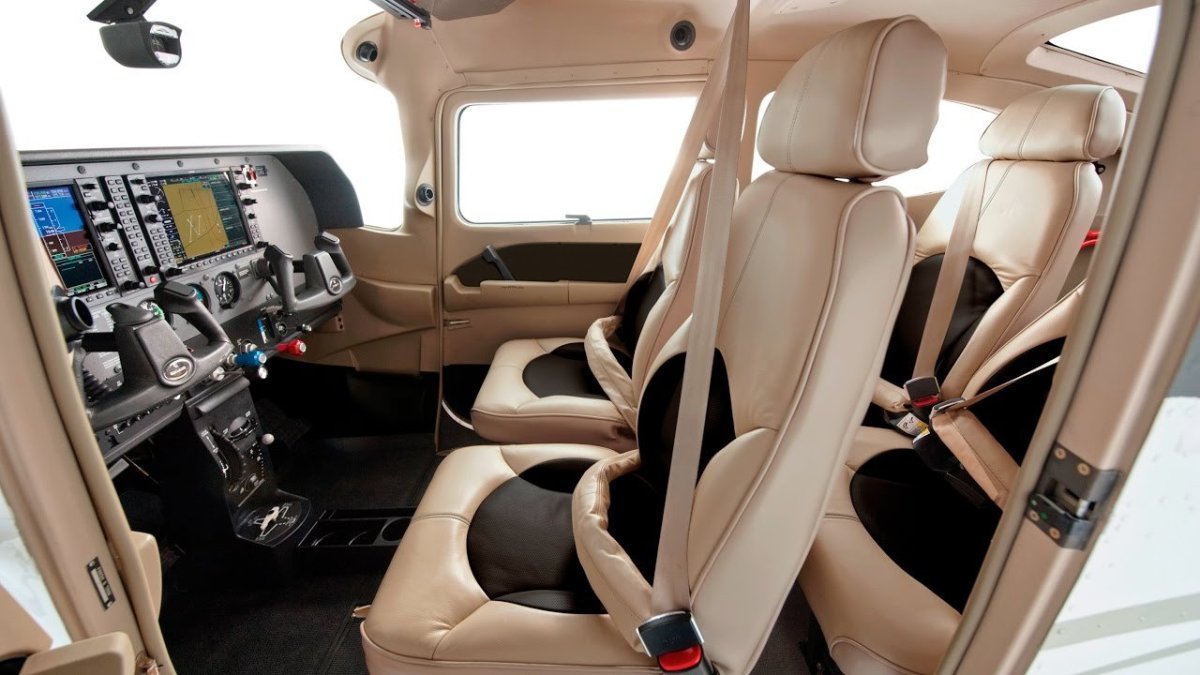 Cessna 172s салон