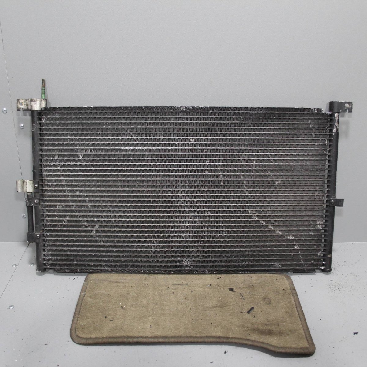 Где находится радиатор кондиционера Ягуар x Type 2007 2.0