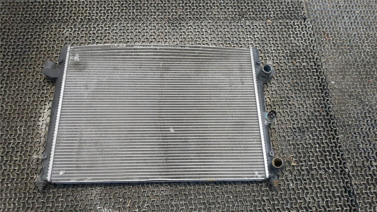 Замена радиатора охлаждения на Ягуар XF