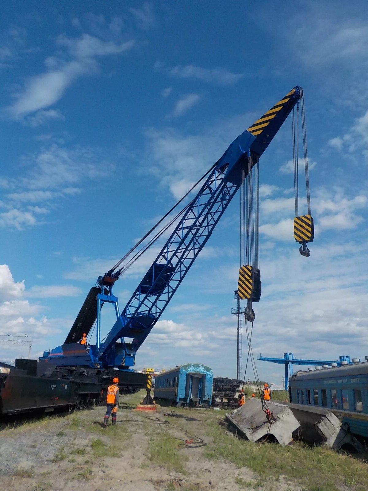 Ж/Д кран EDK-2000