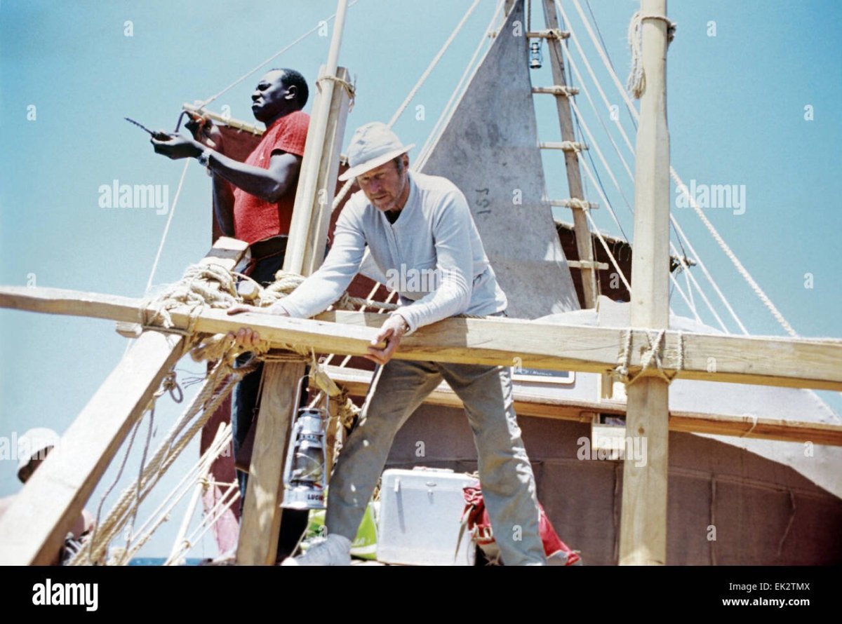 Сенкевич на лодке ра