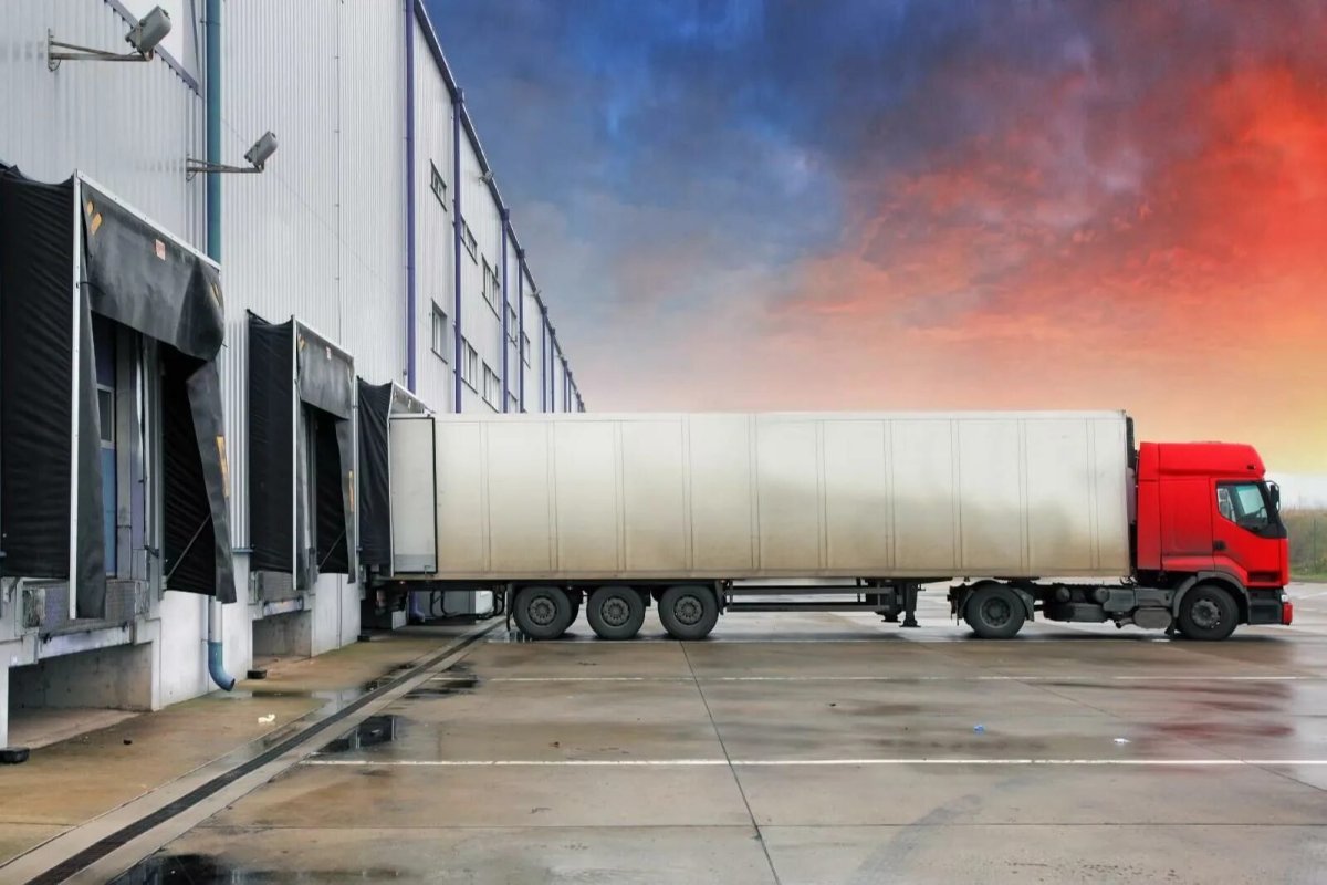 Грузовик с грузом