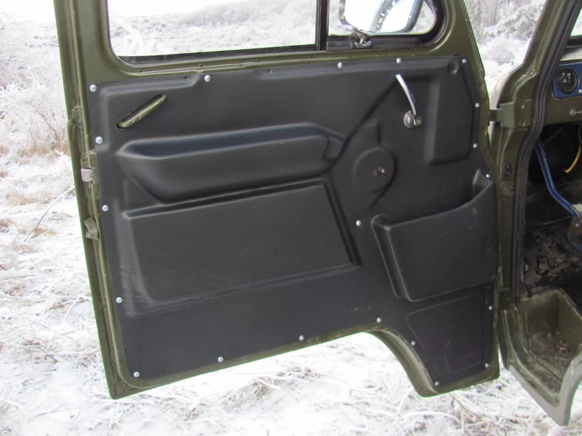 Обивка передних дверей УАЗ 452