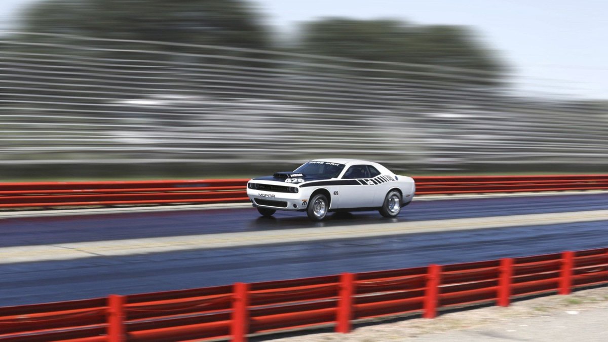 Dodge Challenger Drag Racing