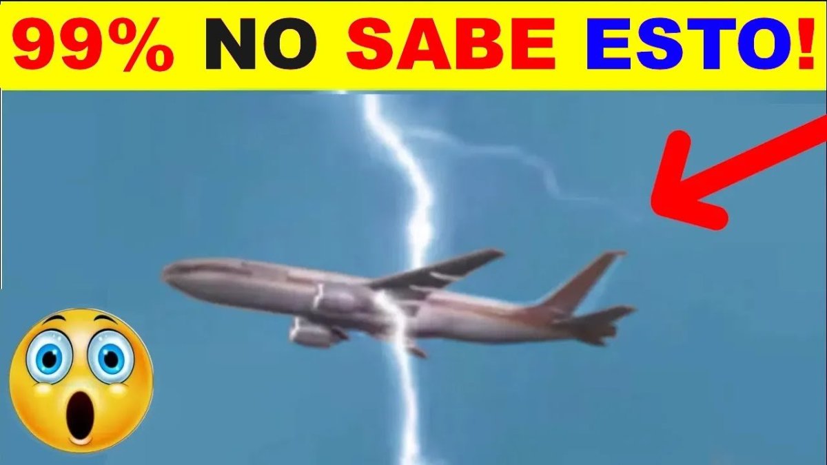 Самолёт попал в Торнадо