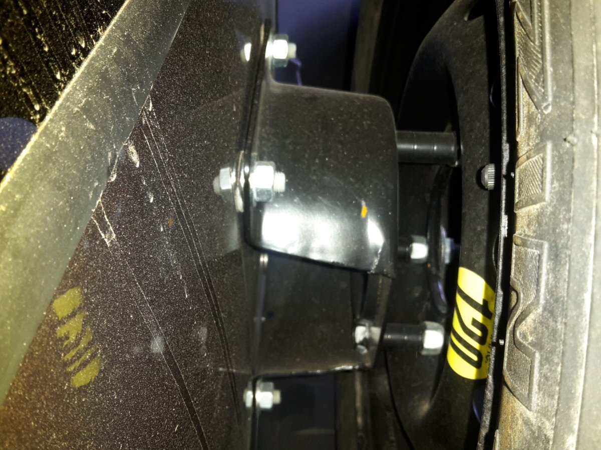 Крепление запаски Нива Тревел