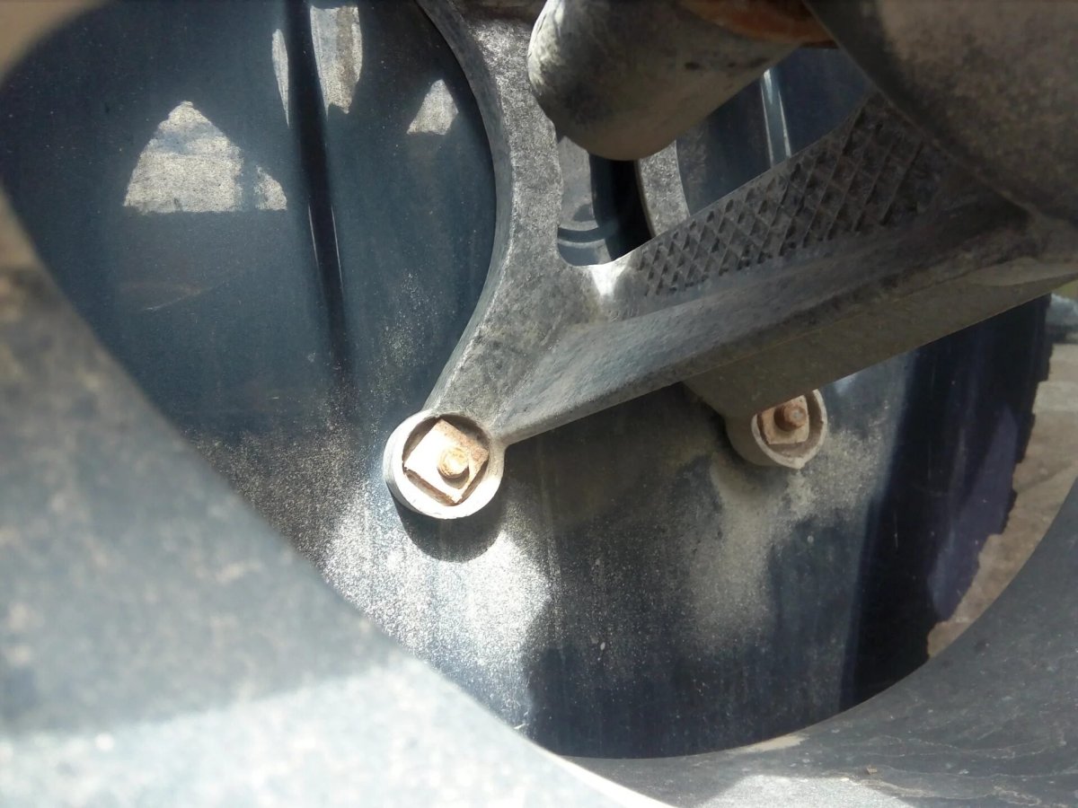 Защита запасного колеса Niva Chevrolet 000017504720000