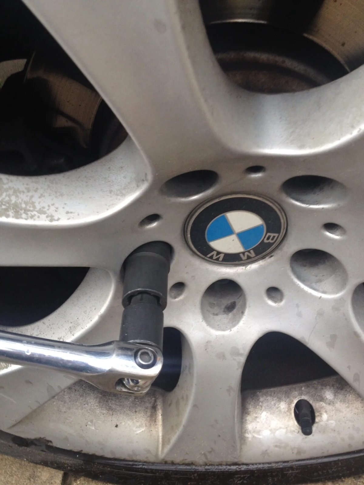 Защита от кражи колес машины