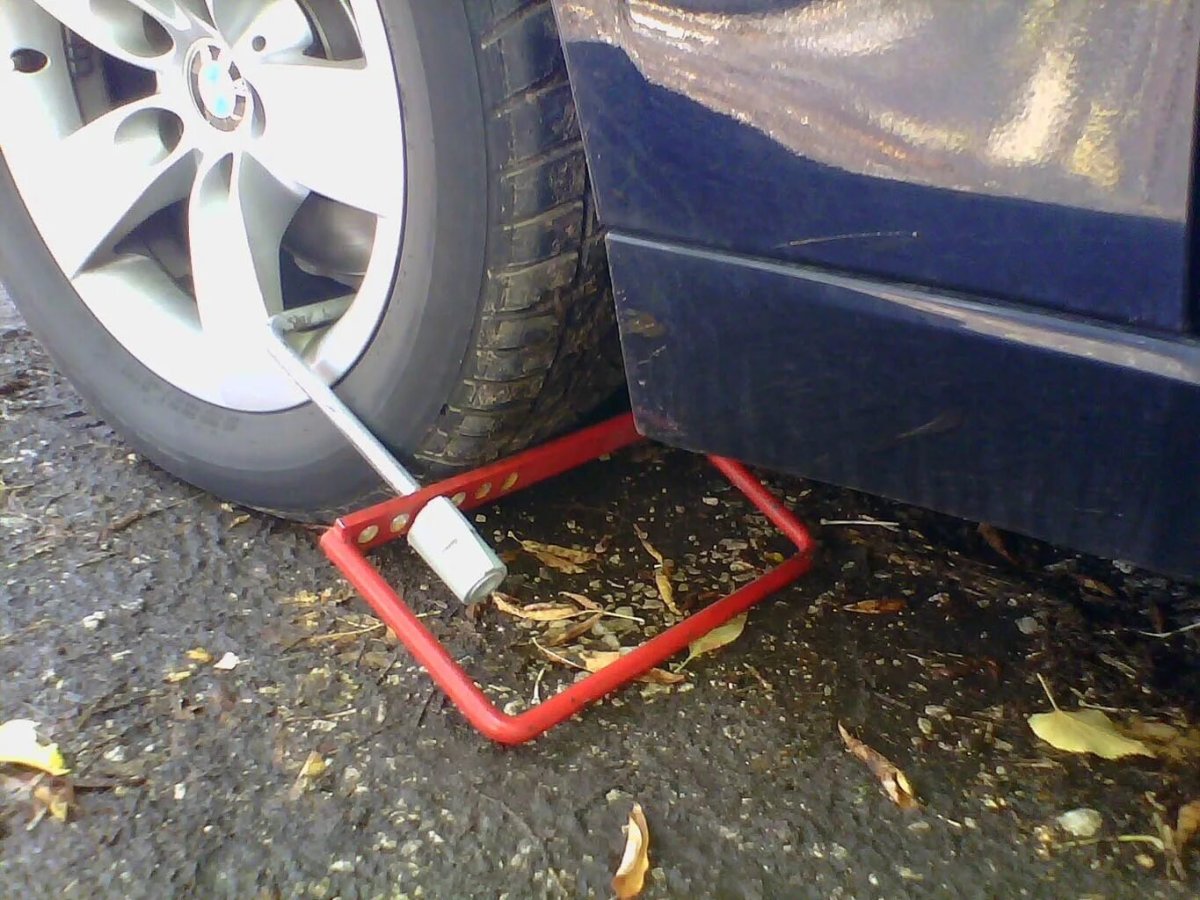 Блокиратор на колесо прицепа