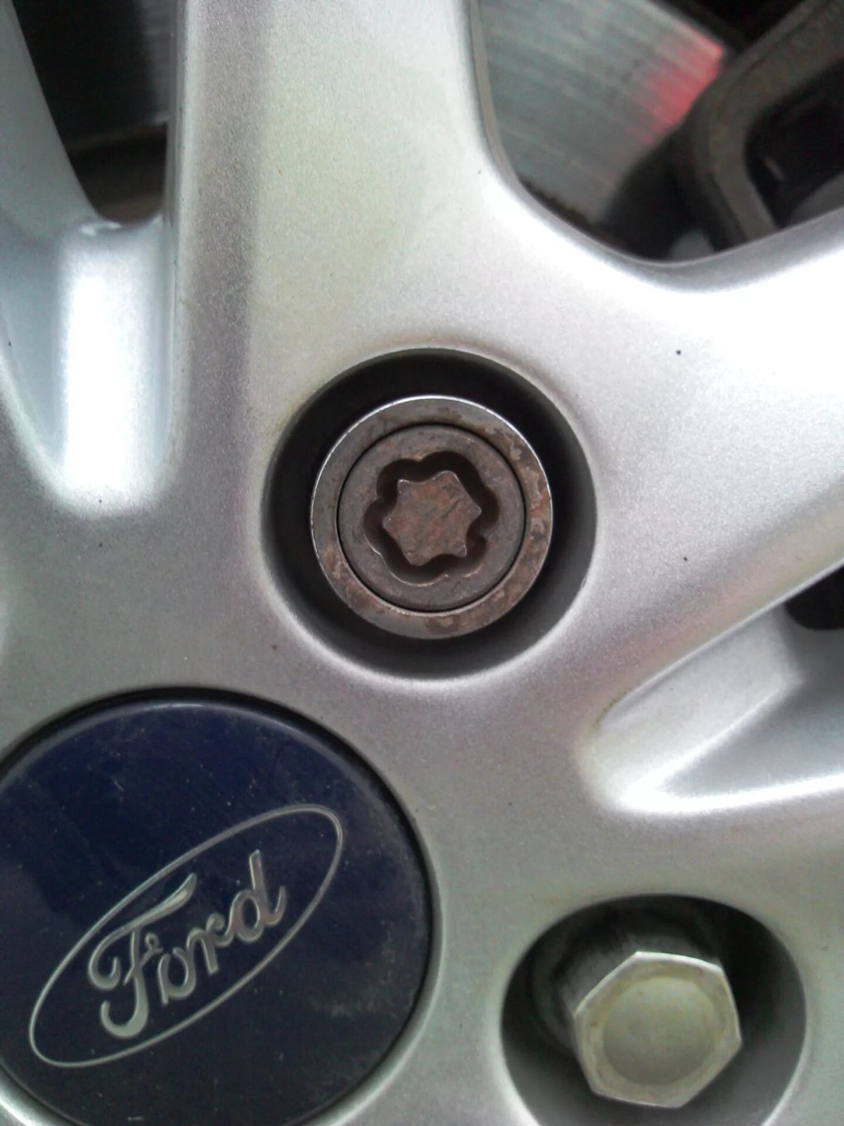 Секретка на колеса Ford Mondeo