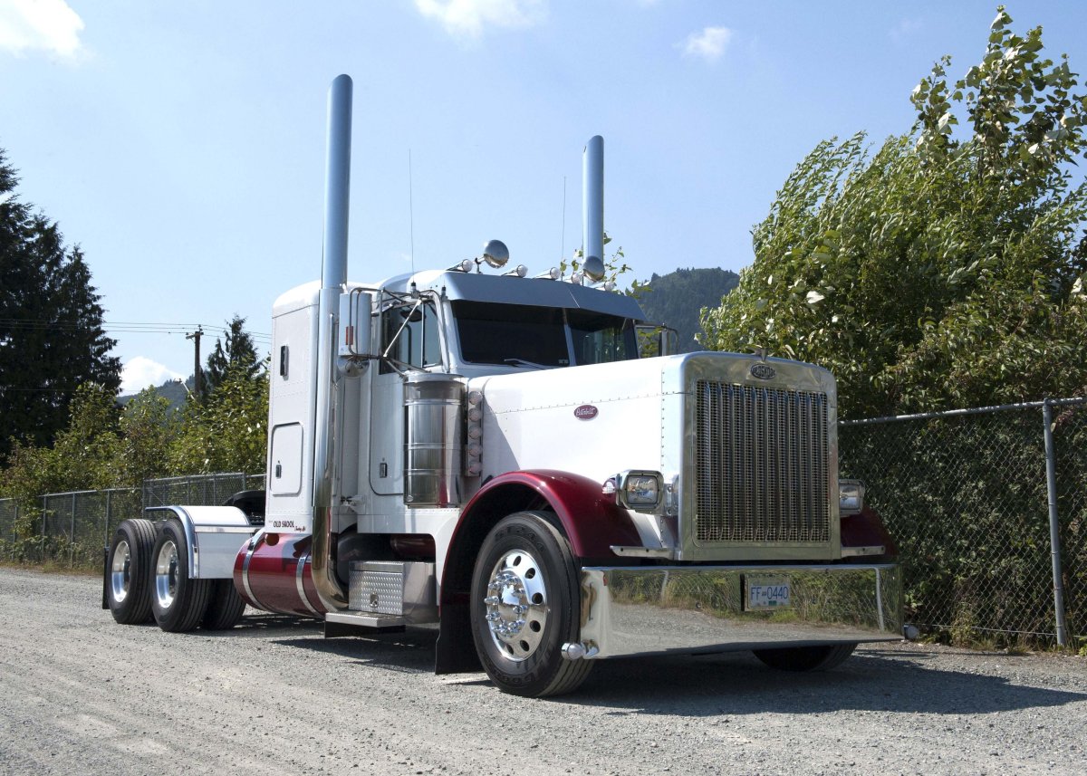 Тягач Петербилт 379