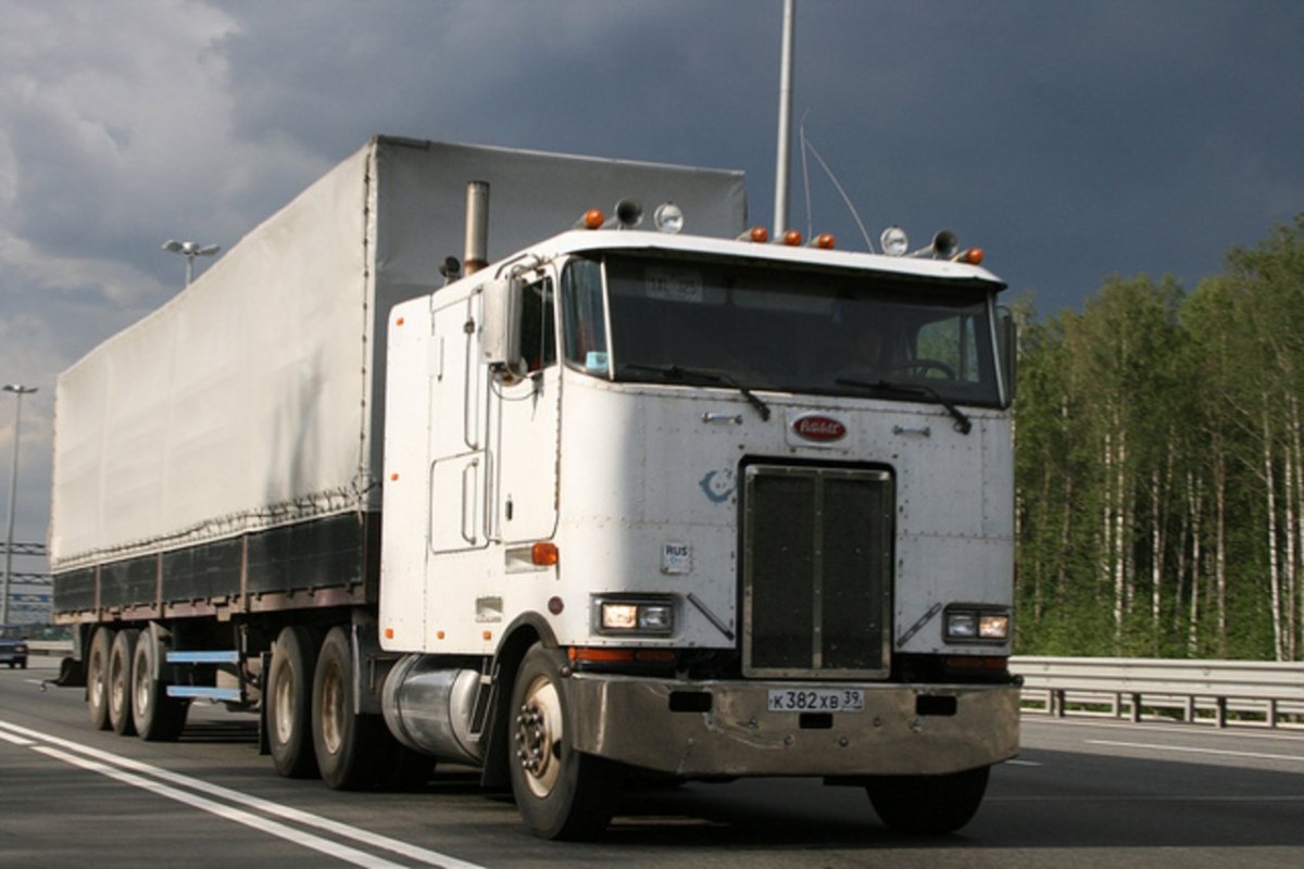Седельный тягач Peterbilt 362