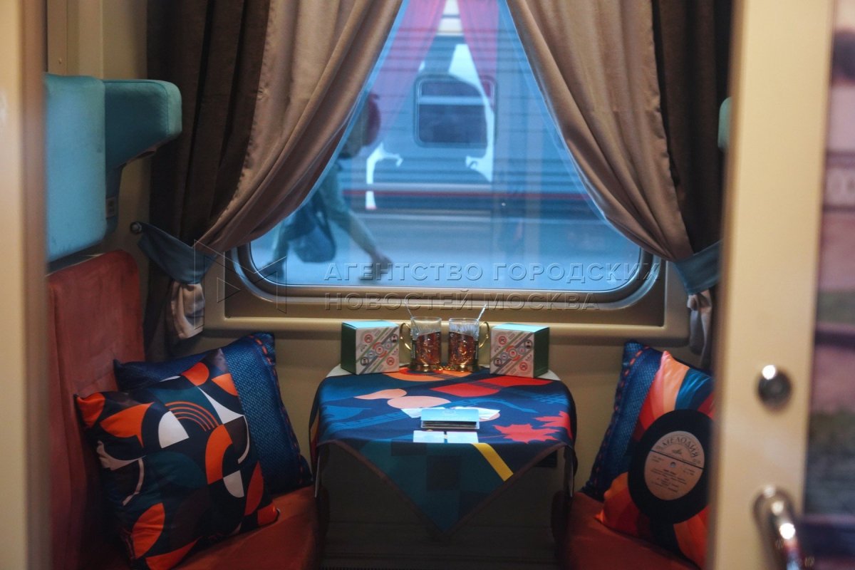 Фирменный поезд Жигули