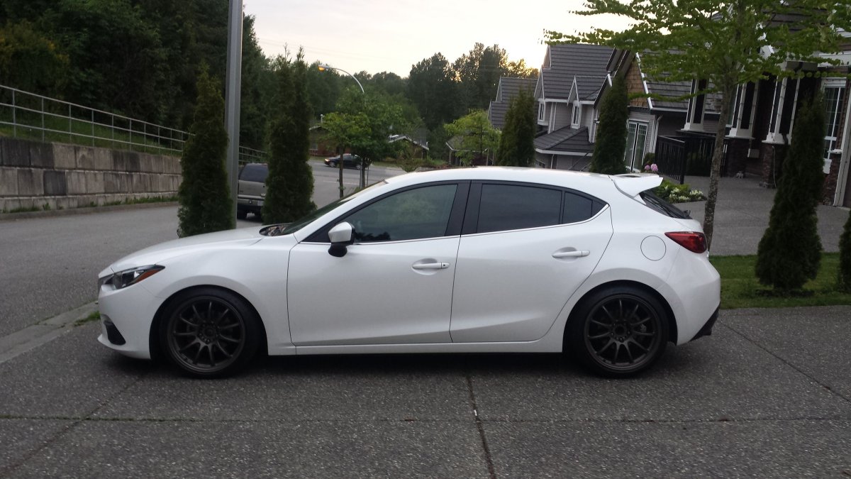 Mazda 3 2018 хэтчбек белая