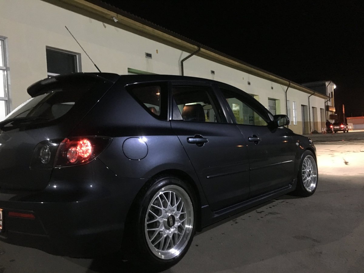 Мазда 3 БК хэтчбек на 18 дисках