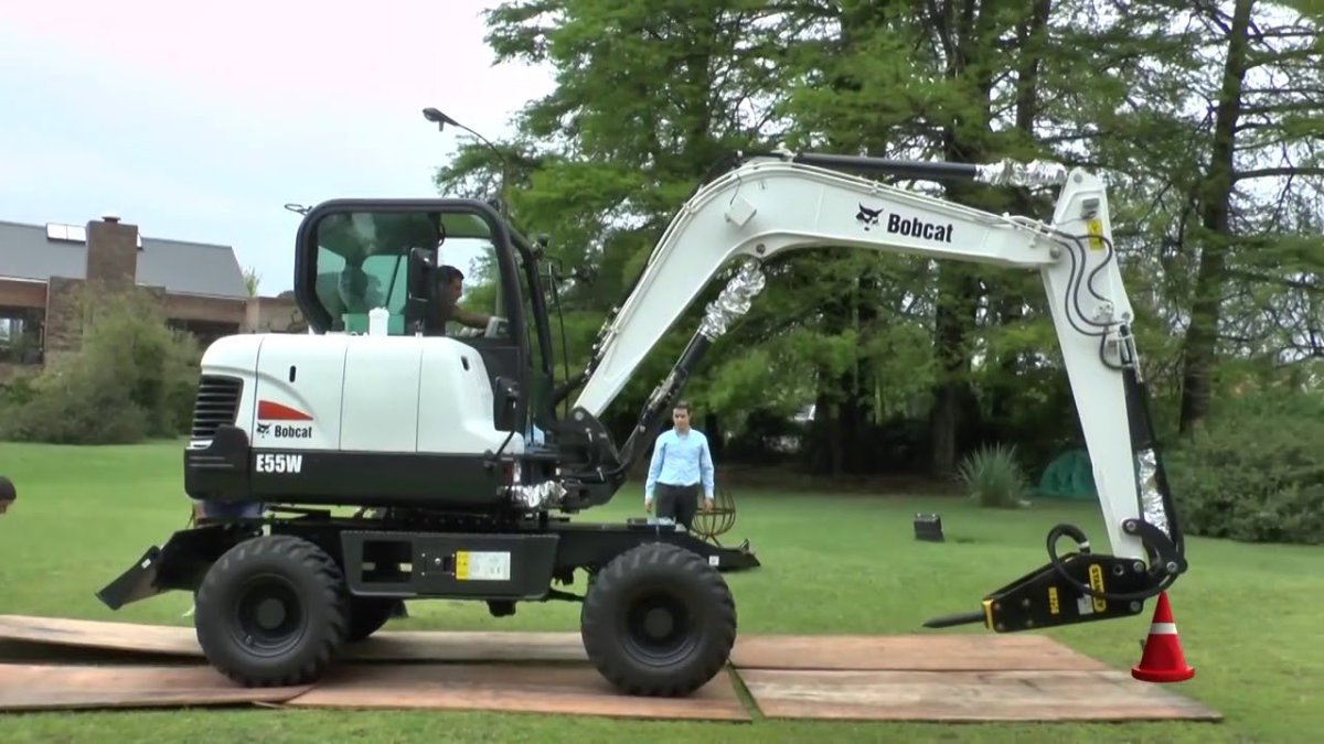 Мини экскаватор Бобкэт е55