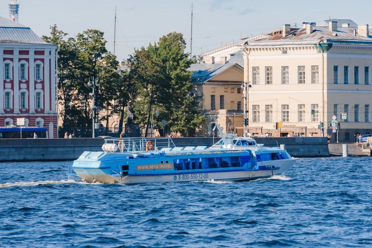 Теплоход Питер