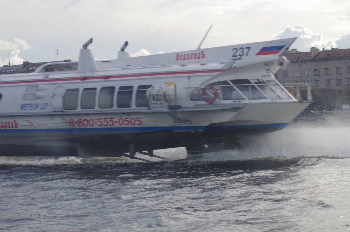 Паром до Петергофа