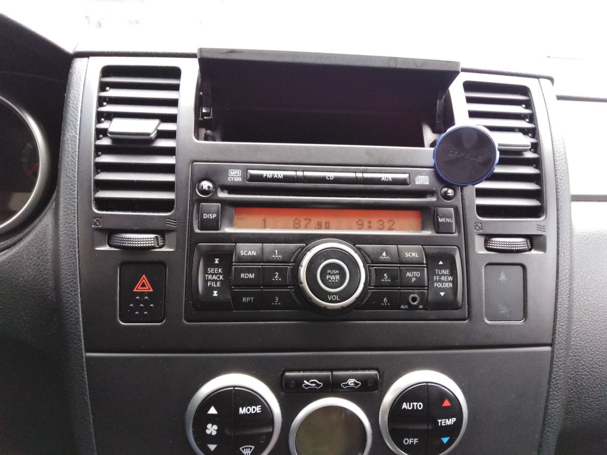 Nissan Tiida 2008 штатная магнитола