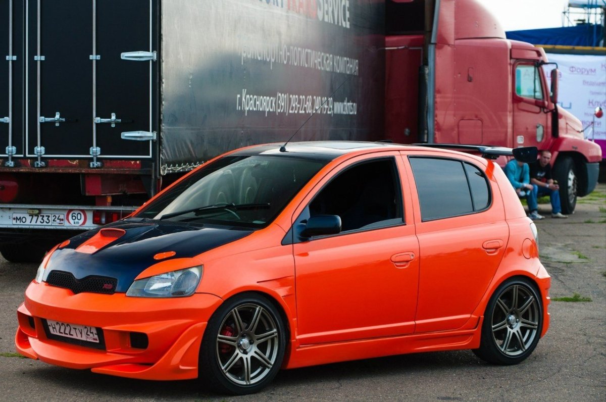 Toyota Vitz, 2001 в обвесе