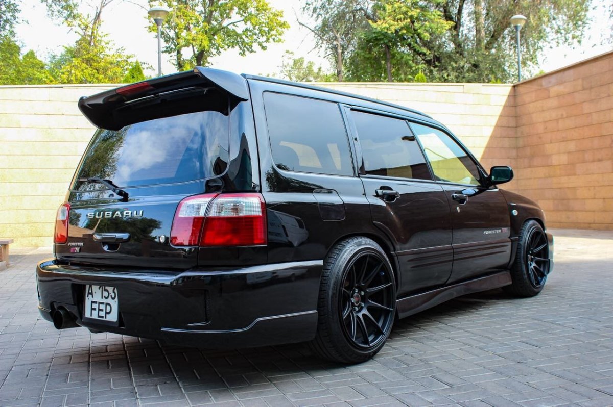 Subaru Forester sf5 черный