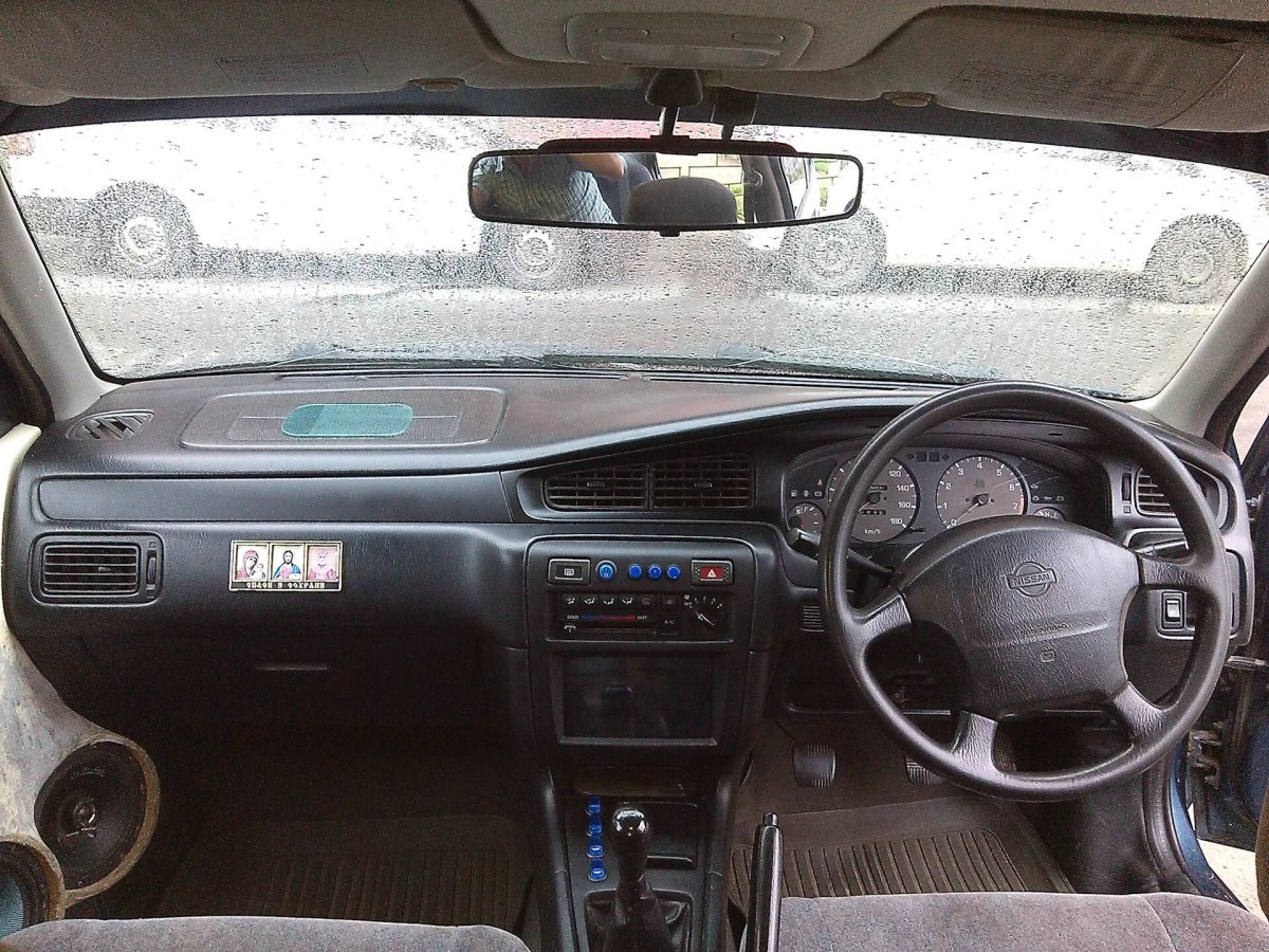 Nissan Bluebird 1997 салон