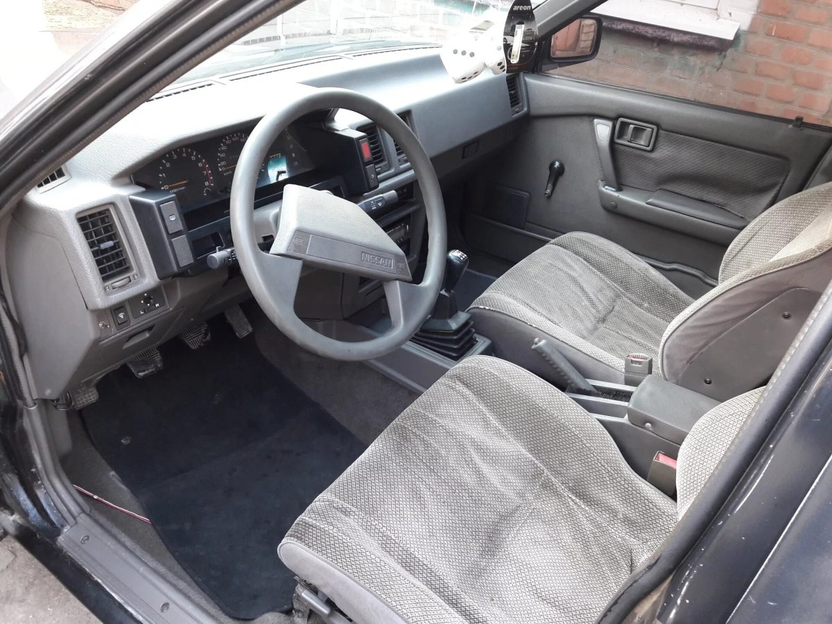 Nissan Bluebird 1987 салон