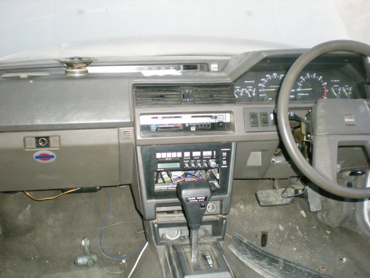 Nissan Bluebird 1984 салон