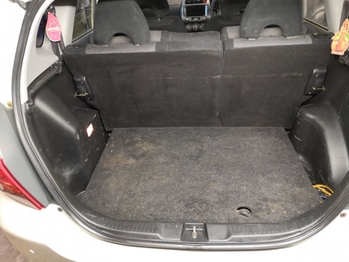 Honda Fit 2008 багажник