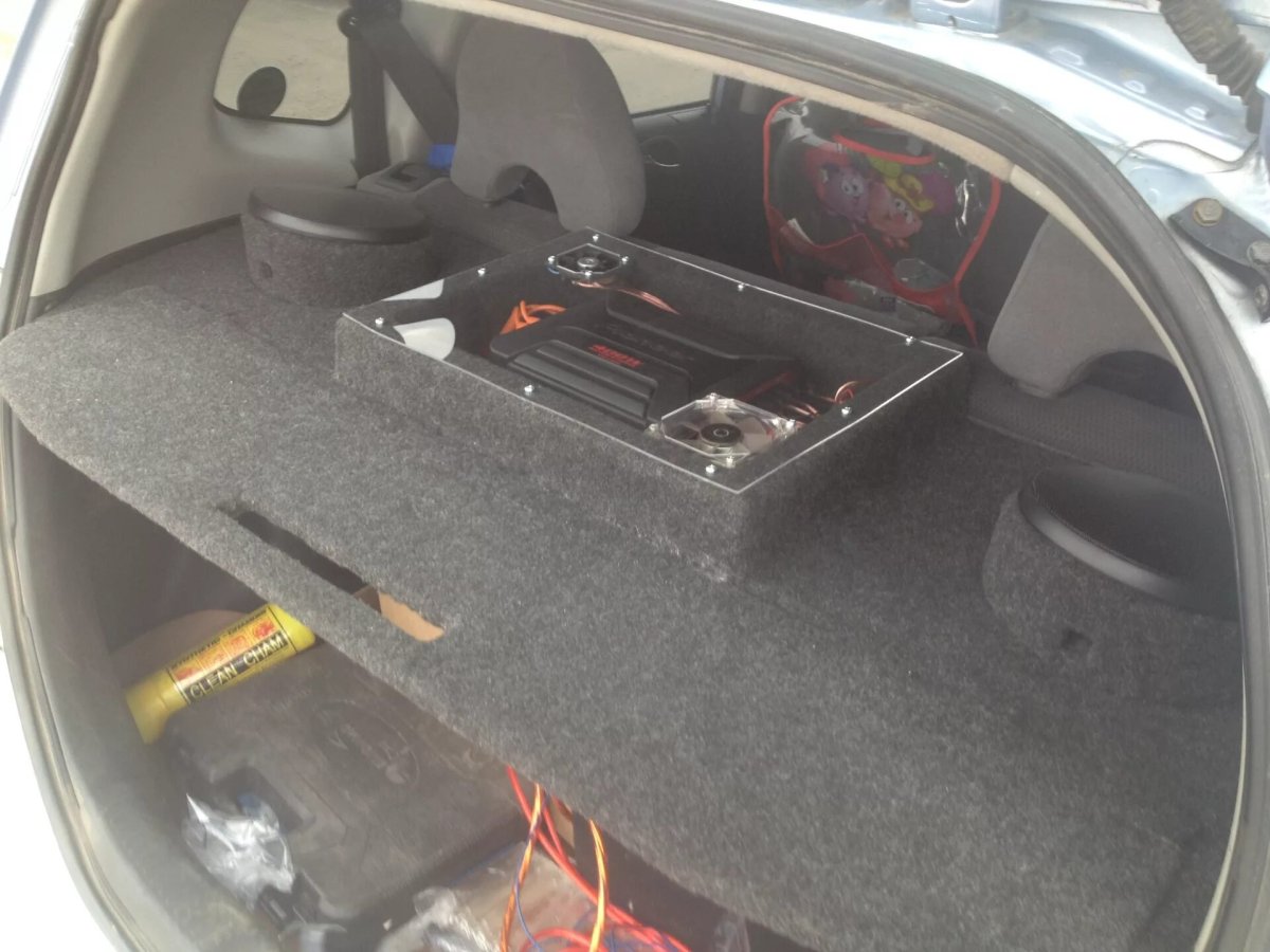 Задняя полка Honda Fit