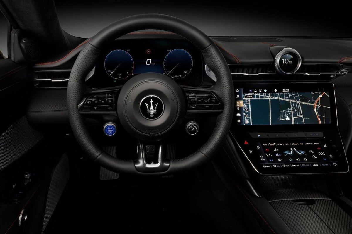 Мазерати 2024