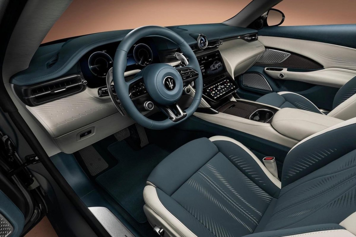 Maserati Levante 2023 салон
