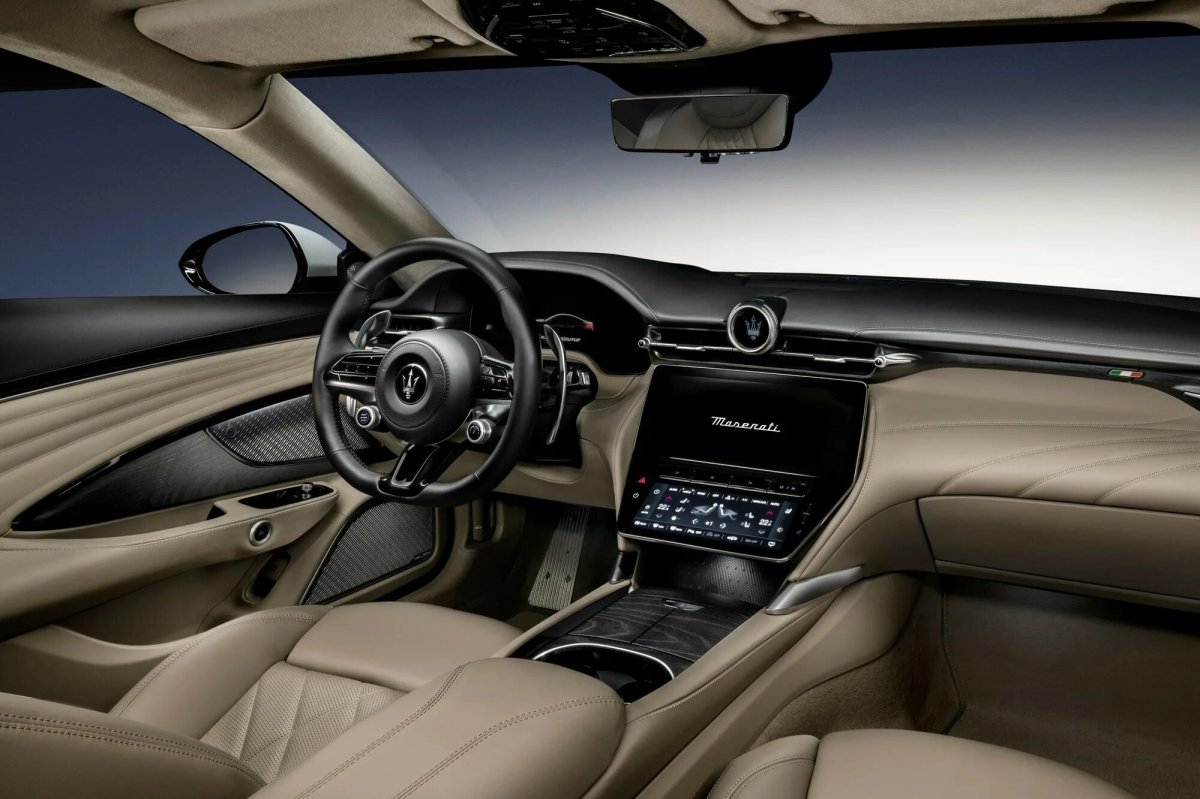 Мазерати GRANTURISMO 2023 салон