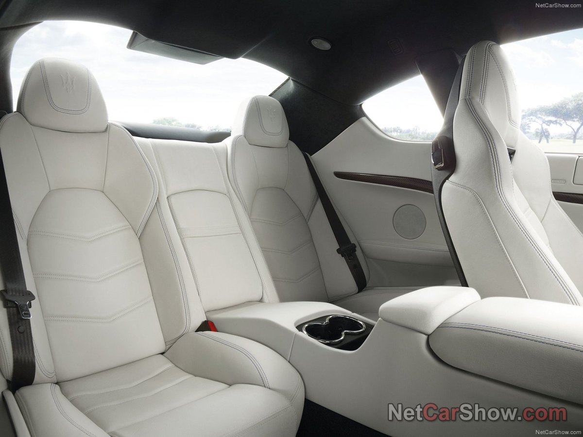 Мазерати седан салон