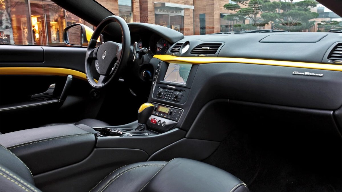 Мазэрати Грант Туризмо салон