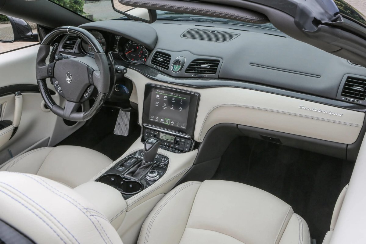 Maserati GRANCABRIO салон