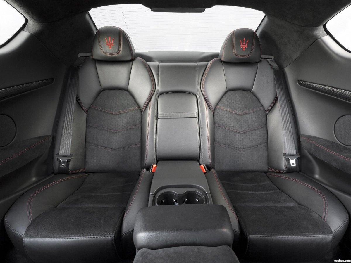 Maserati GRANTURISMO салон сзади