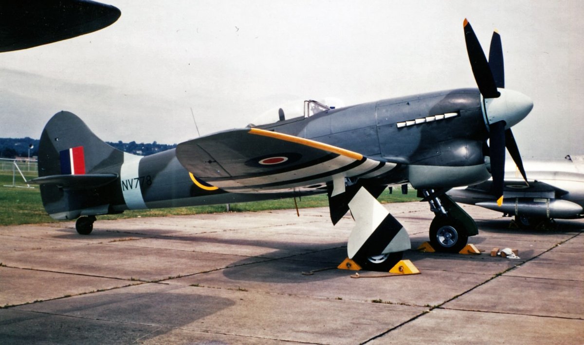 Хоукер Темпест самолет