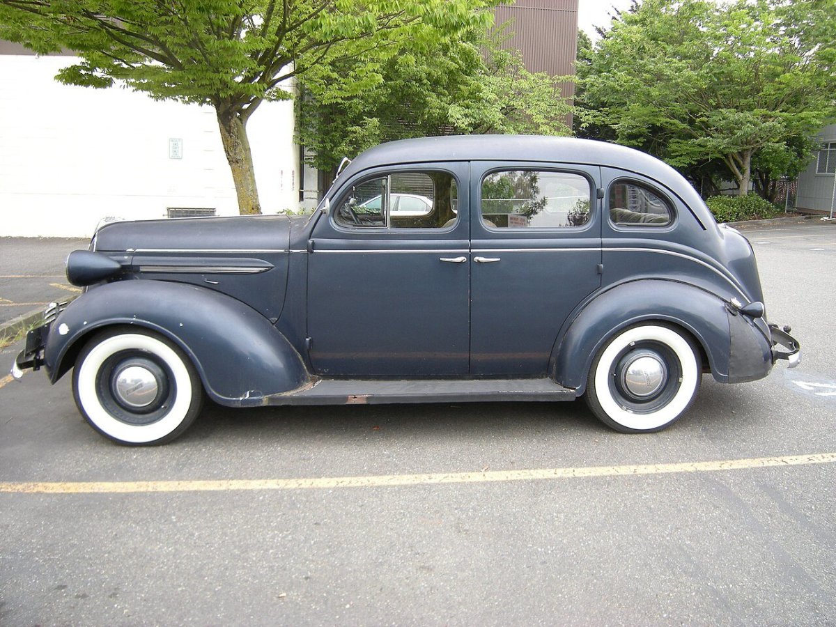 Plymouth sedan 1937