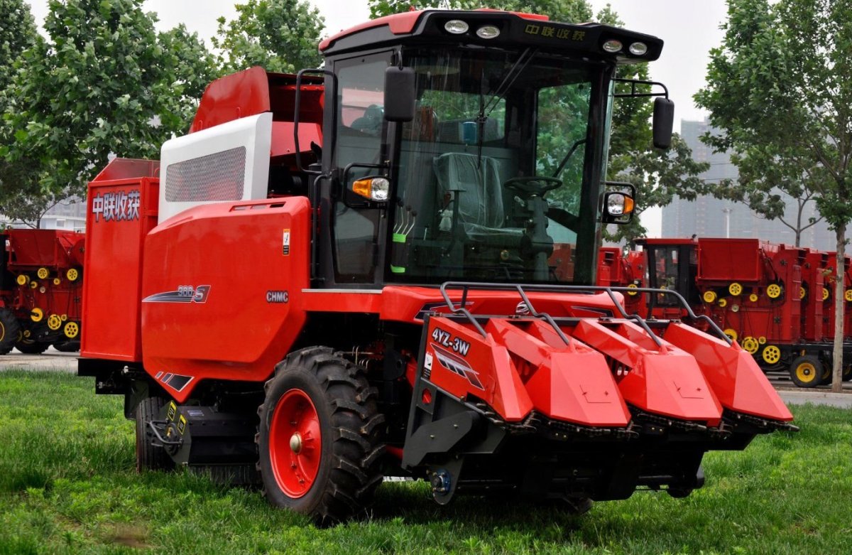 Комбайн красный