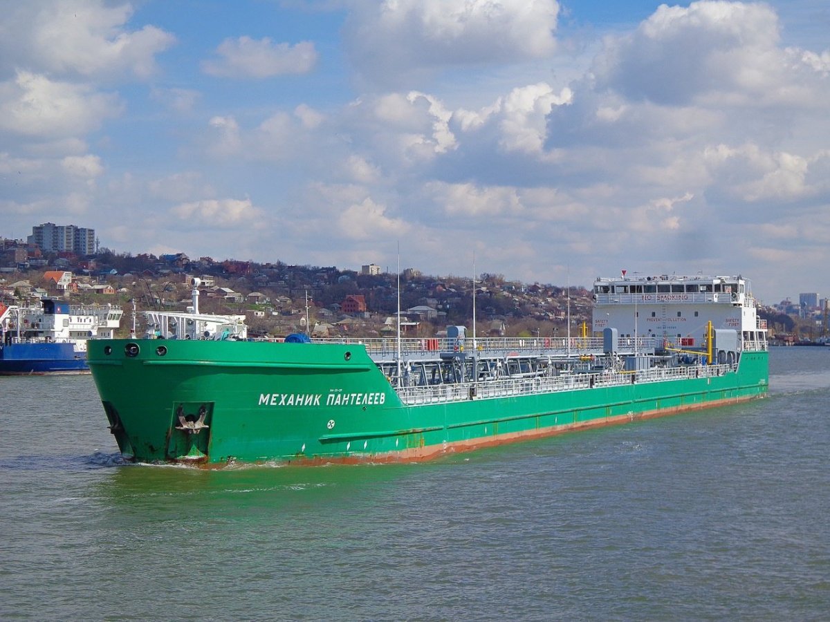 Танкер механик Погодин