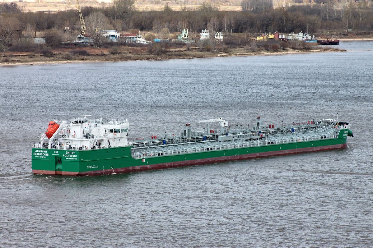 Дмитрий Покровский теплоход
