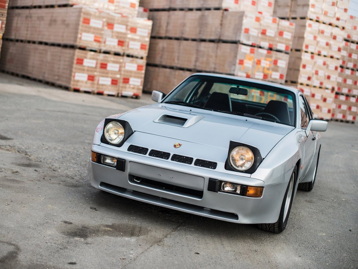 Порше 924