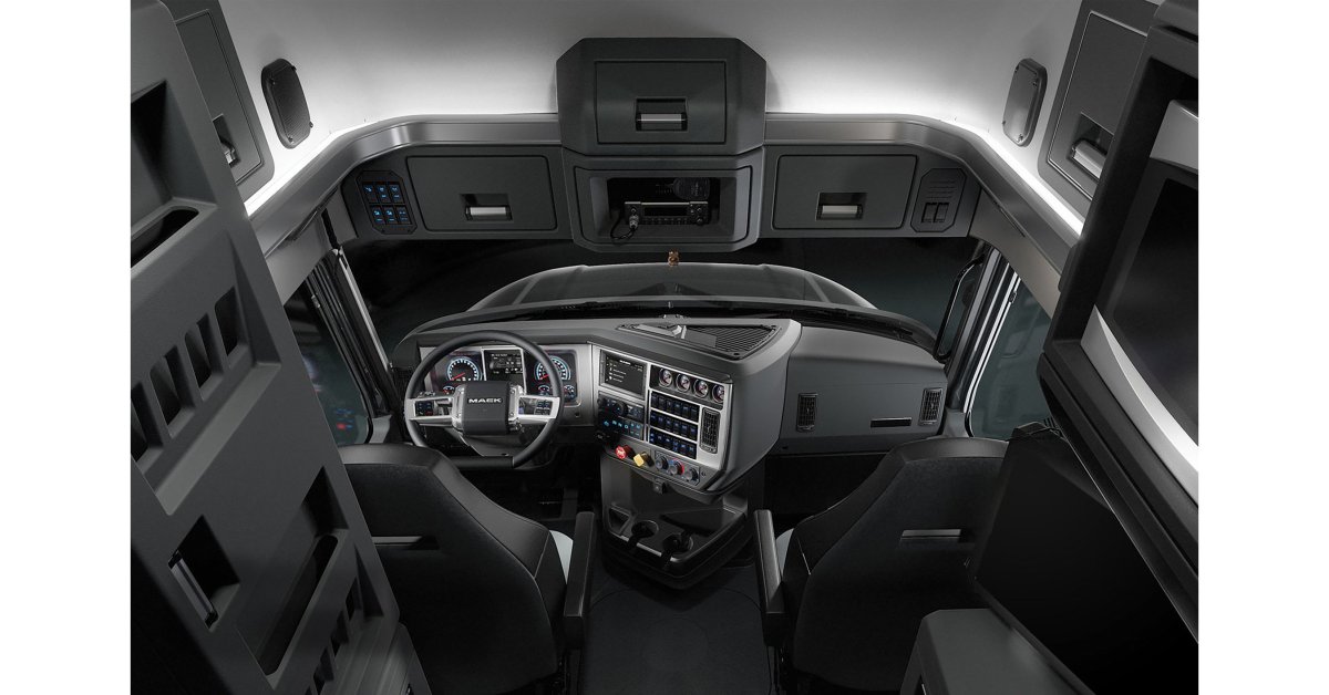 Тягач Mack Anthem 2020 внутри