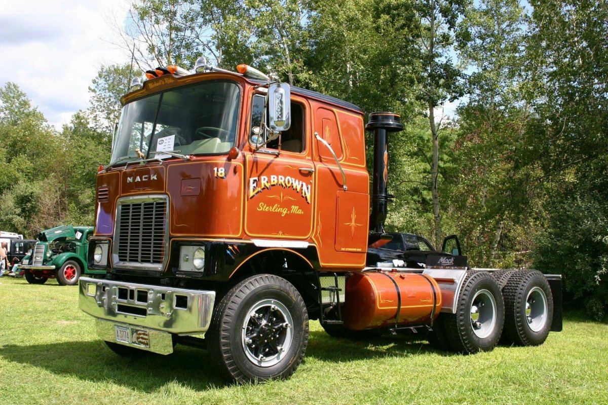 Mack f700
